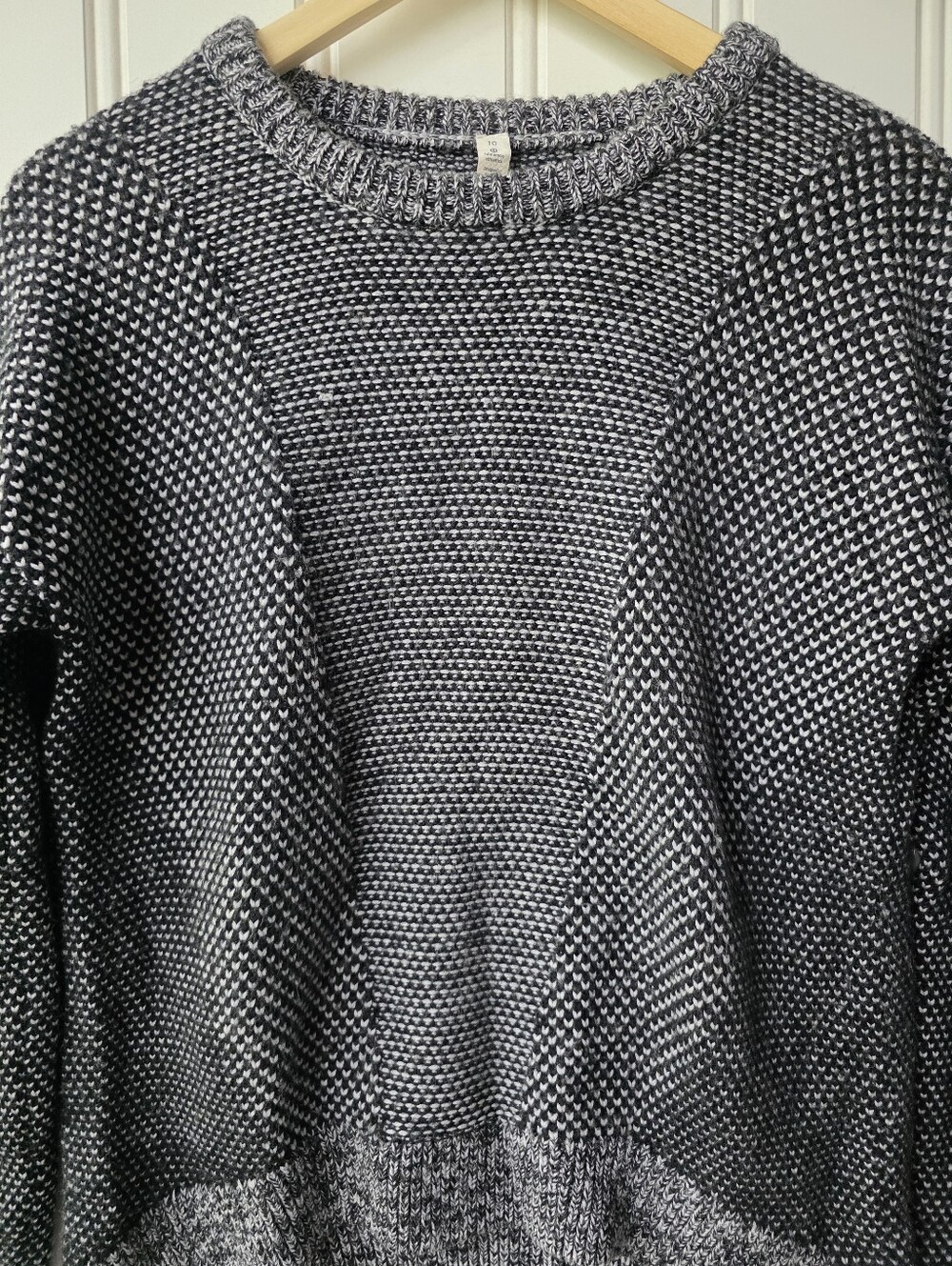 Lululemon Yogi Crewneck Sweater Black Heathered Grey Merino Wool Size 10 W3H34S - Picture 2 of 7